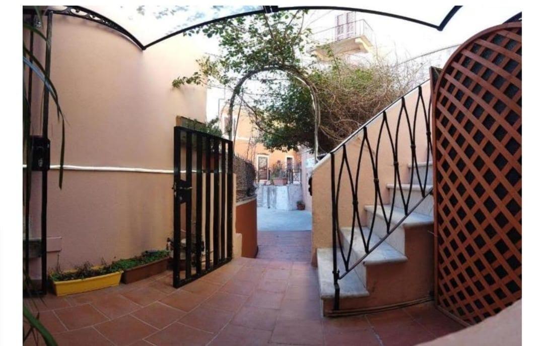 Locanda Genovese 20 La Maddalena  Buitenkant foto